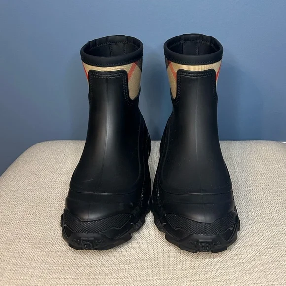 Burberry House Check Panel Rain Boots - Picture 4 of 9